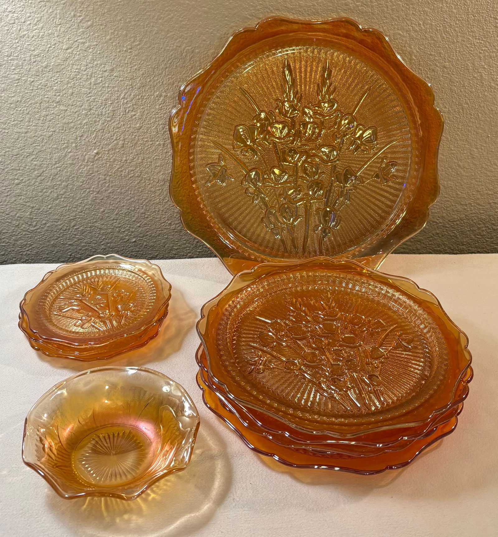 Vintage 10-Piece Iris & Herringbone Iridescent Marigold Carnival Glass Plates +: This lot features a 10-piece set of vintage depression glass era dishware. Jeannette "Iris & Herringbone" pattern carnival glass in marigold iridescent color, produced in the 1950s-1970s. 