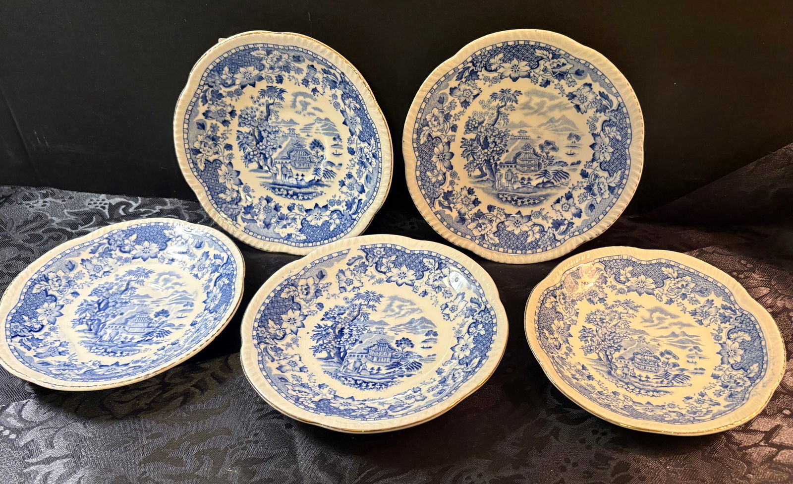 Antique (e.1900s) 5-Piece English Wood & Sons Seaforth Pattern Saucers (1 of 4)