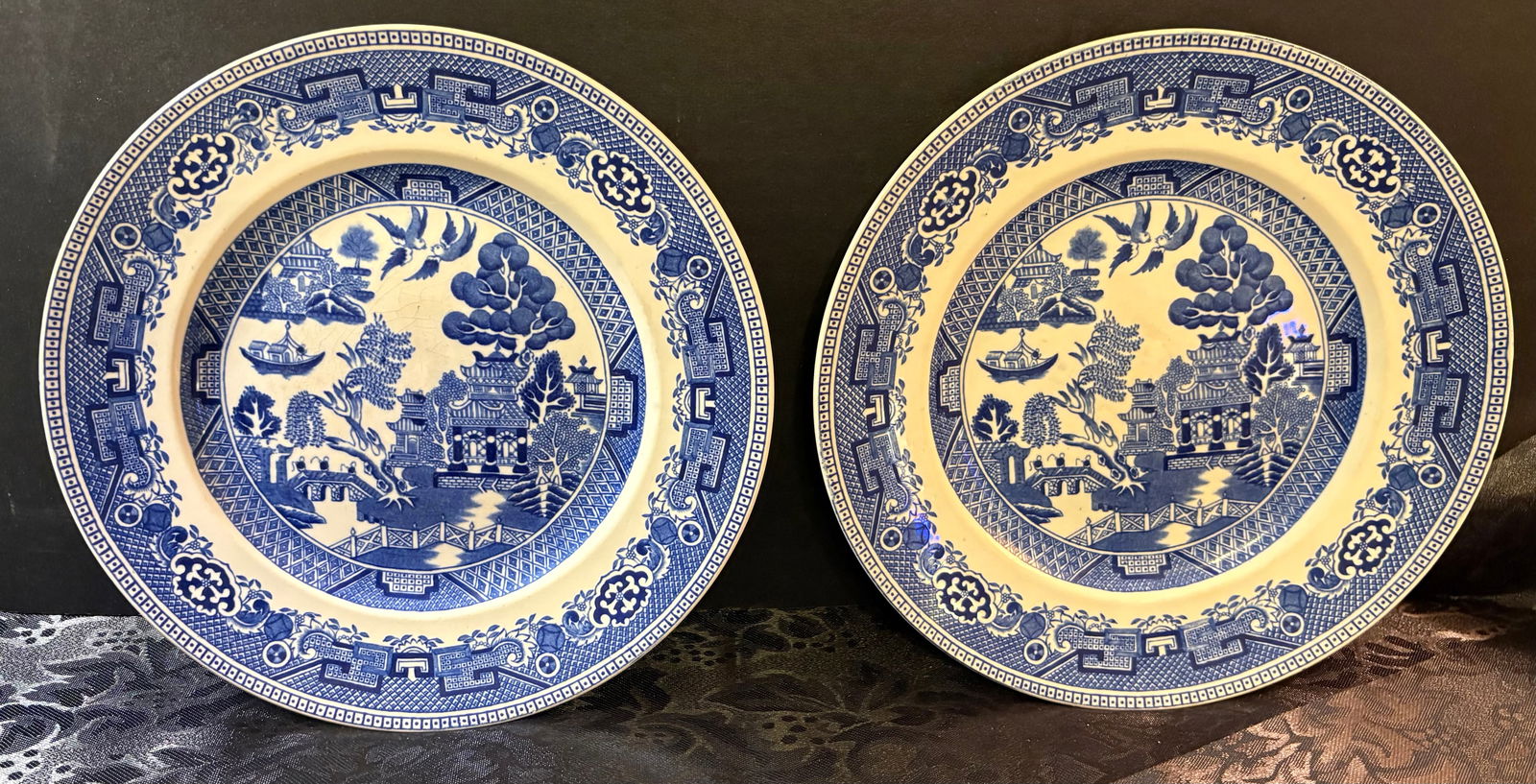 Vintage (ca. 1930s) Pair of Alfred Meakin Old Willow Dinner Plates (1 of 4)