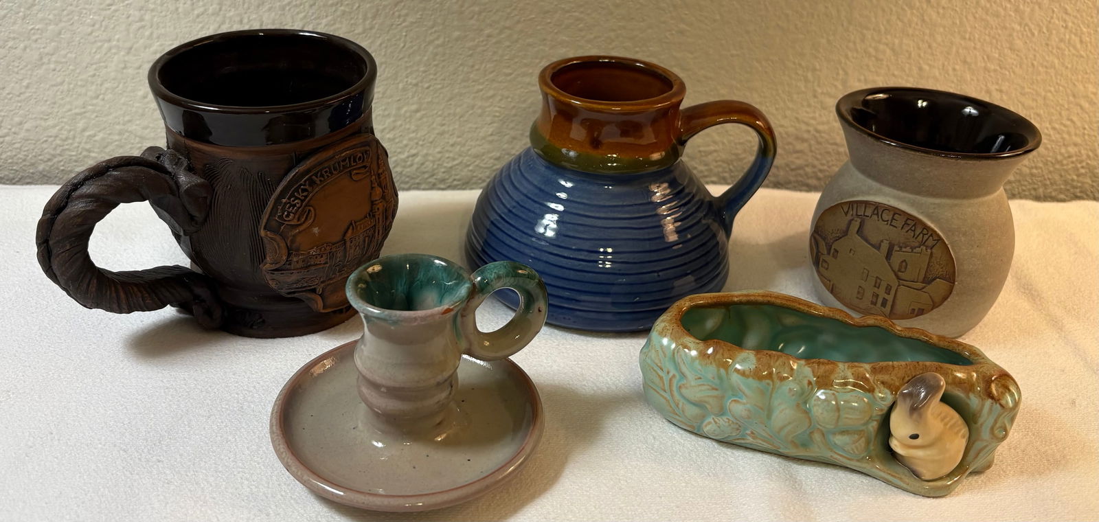 Vintage Lot of 5 Pottery/Stoneware/Clay Pieces: This lot features 5 select Pottery/"Clay Art" pieces from various regions of the world. 1). (Czech Republic) - Souvenir beer mug featuring a relief of the town of ?eský Krumlov, Czech Republic. The m