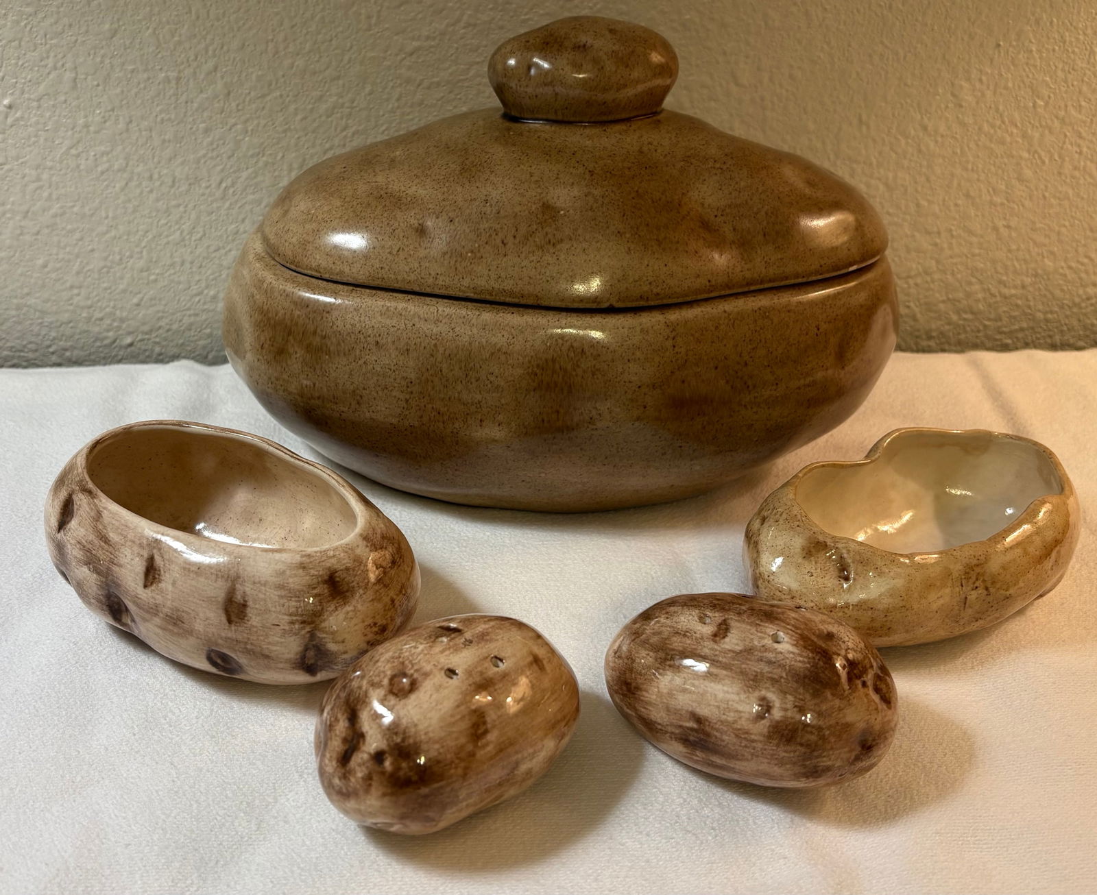 Vintage (ca. 1970s-1980s) 6-Piece Atlantic Mold Ceramic Potato/Spud Serving Set (1 of 6)