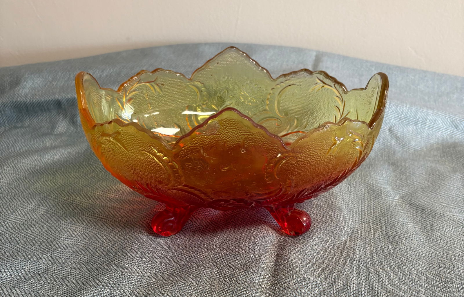 Vtg MCM Carnival Glass Footed Fruit Bowl (1 of 4)