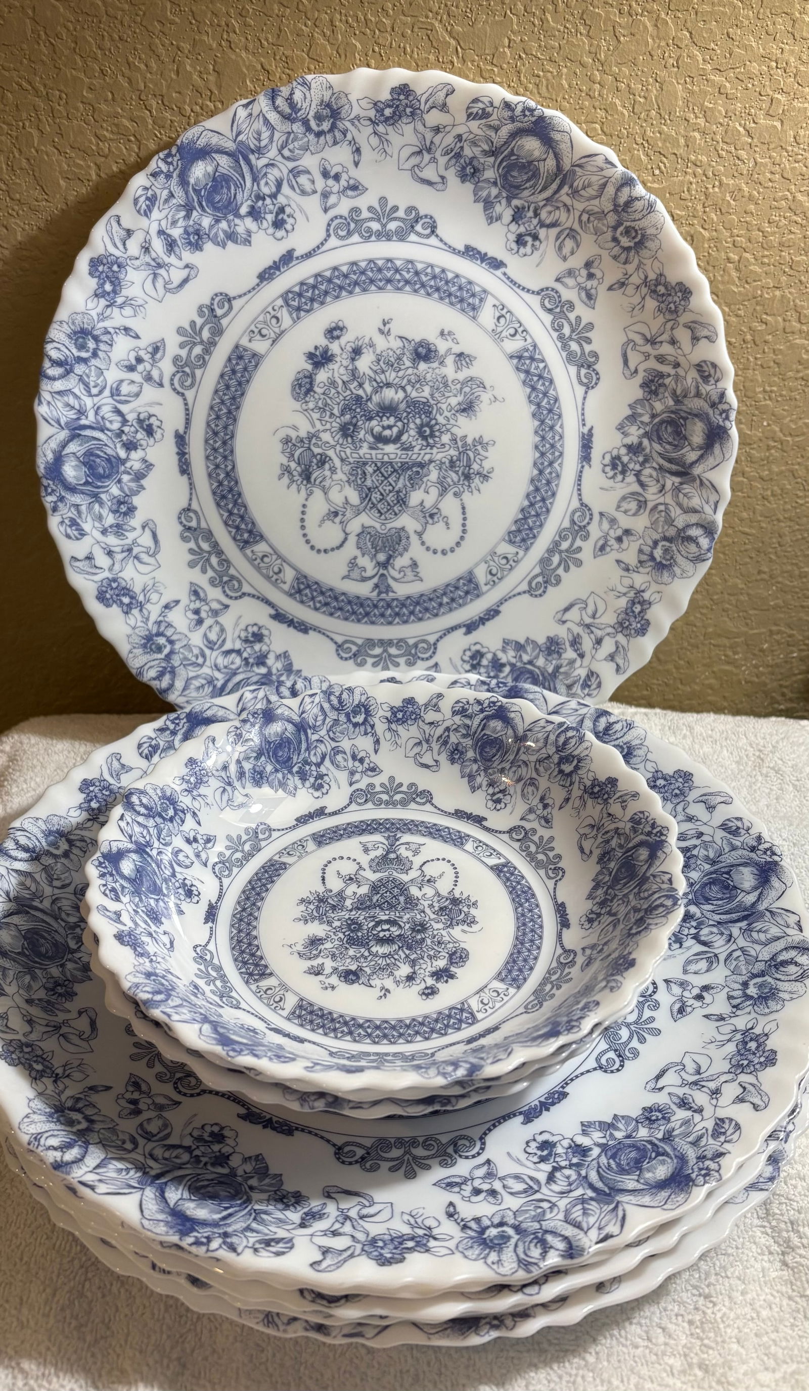 Vintage 10-piece Set of Arcopal Dinner Plates & Bowls, Pattern: Honorine - Made in France: This lot features an 10-piece set of vintage Arcopal dinner plates & bowls. The pattern, "Honorine" features a blue floral toile design on white opal glass w/scalloped edges & a detailed blue rose bor