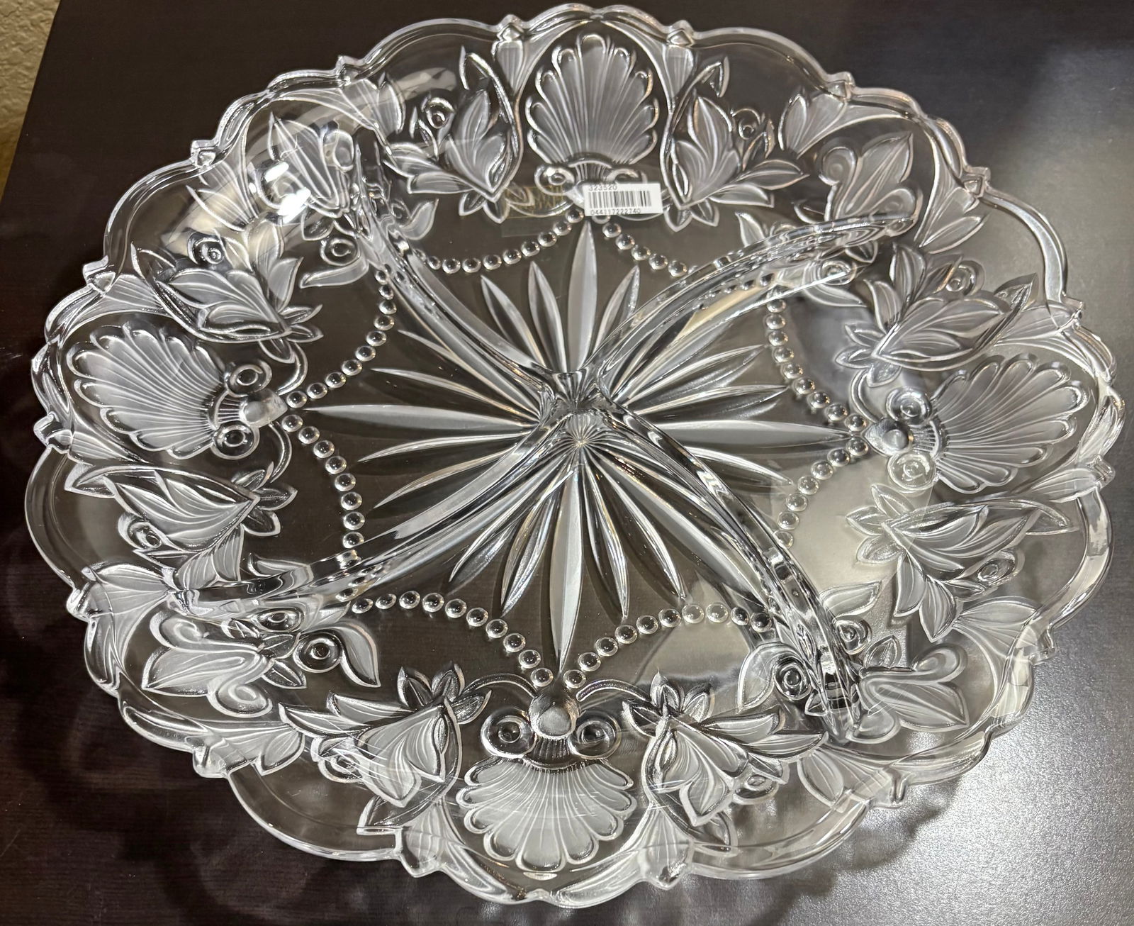 Fifth Avenue Crystal Fleur de Lis 14" Serving Plater (1 of 5)