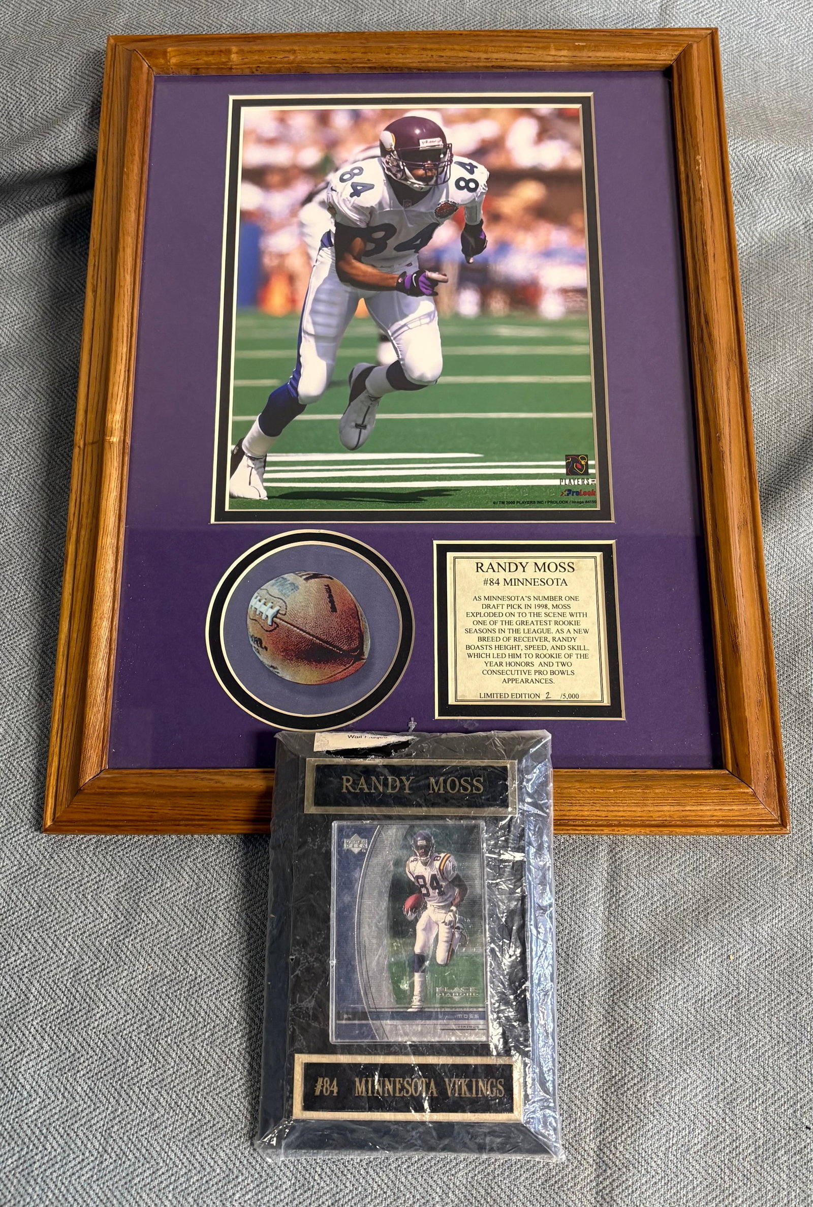 Randy Moss , NFL Hall of Famer Memorabilia Set (1 of 6)