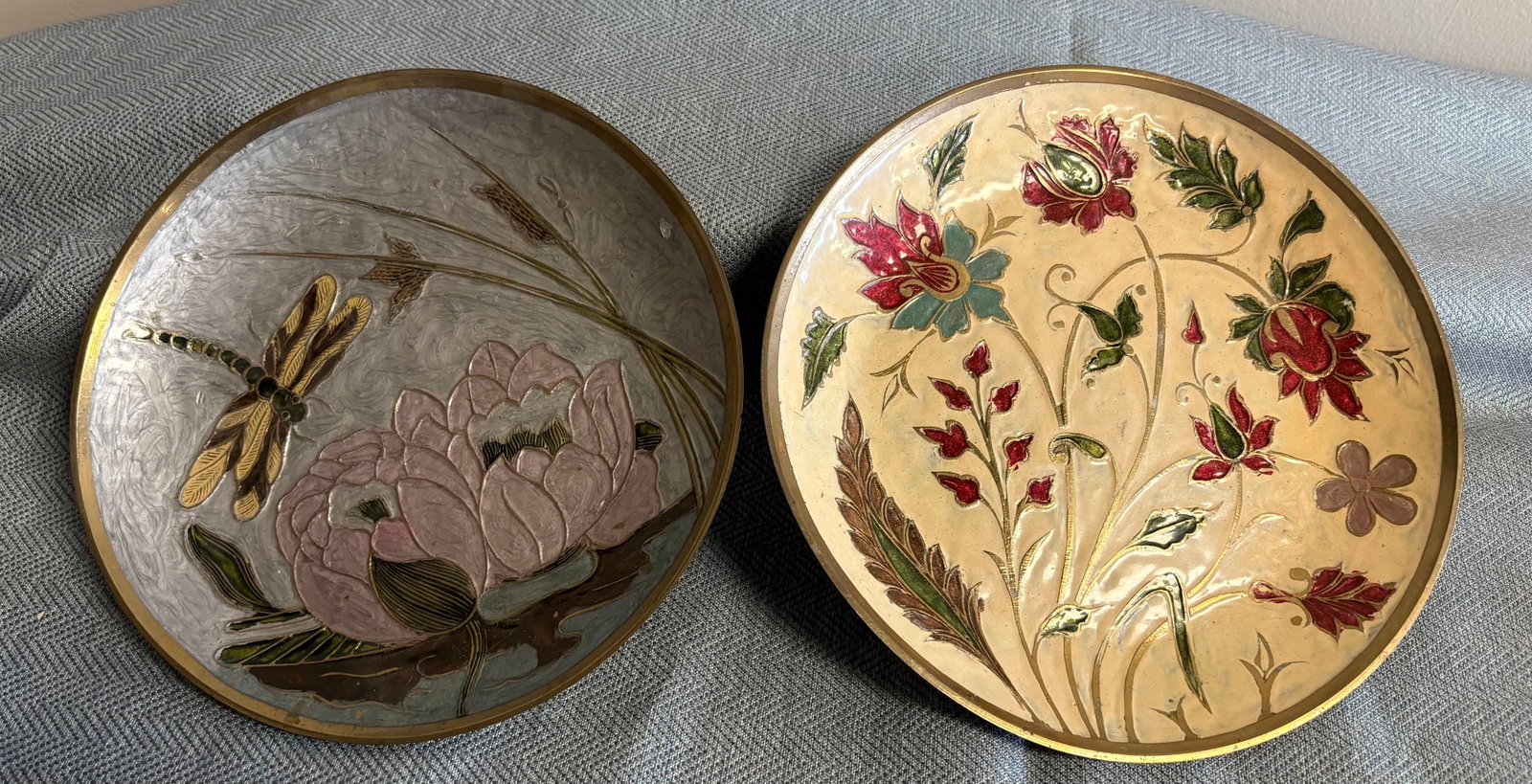 Vtg (ca.1960s) Pair of Indian Brass & Enamel Plates: These are vintage Indian (solid) brass and enamel plates. They feature intricate, hand-etched floral patterns filled with a colorful enamel inlay. These particular pieces are designed & intended for w