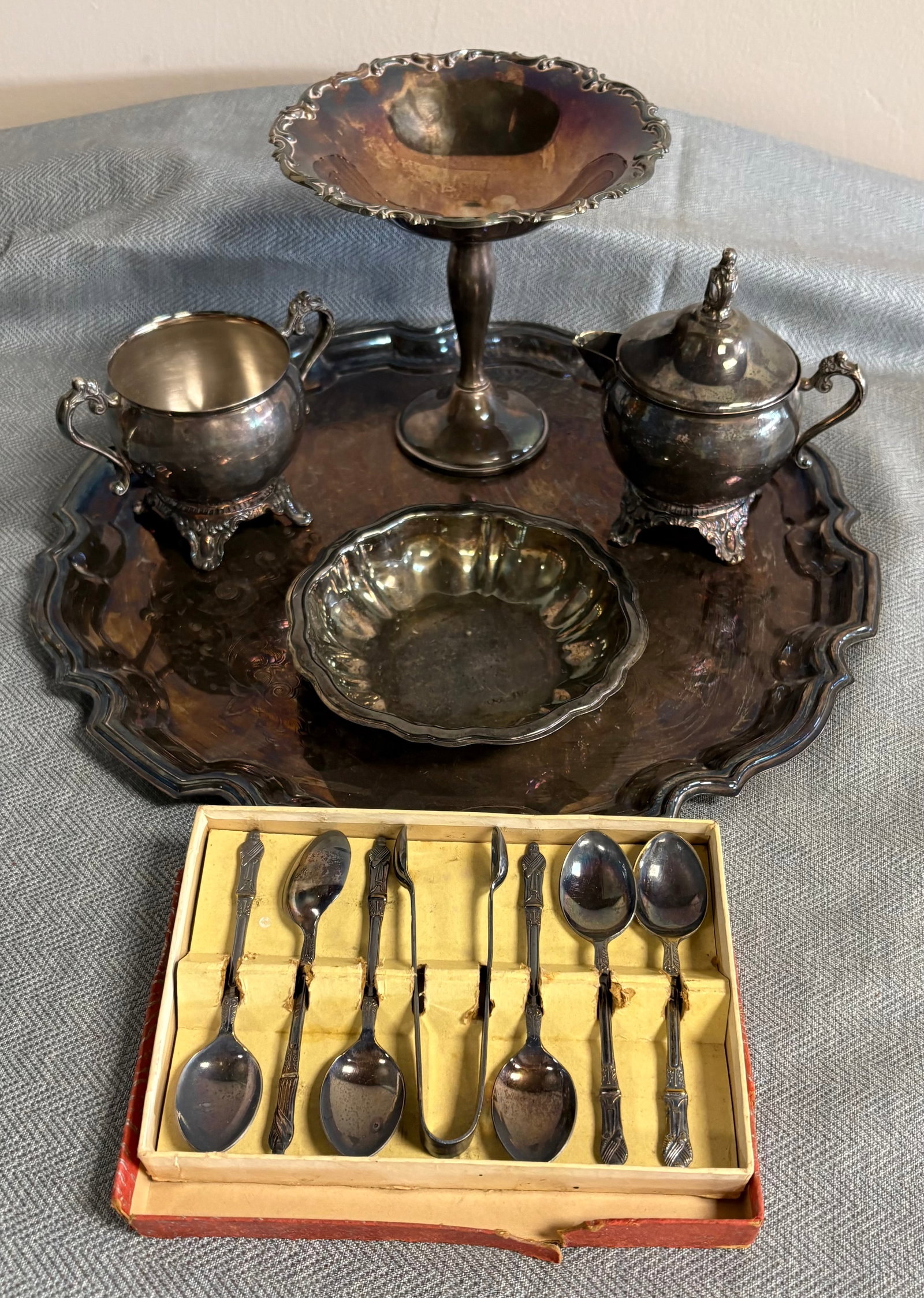 Vintage (mid-20th Century) Silver-Plated Tea & Coffee Service w/Boxed Silverware Set: This lot comprises a vintage silver-plated tea and coffee service alongside a boxed set of silverware. These pieces typically date from the mid-20th century and have varying makers including Alvin...T