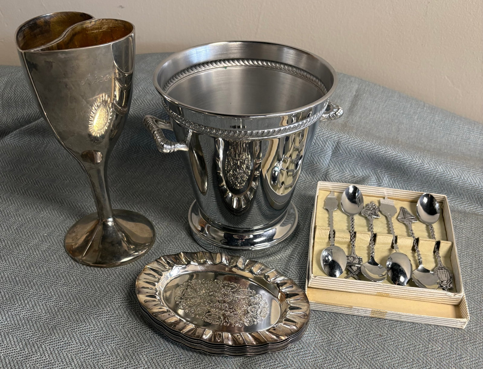 Vintage (Mid-20th Century) 17-Piece Silver-Plated Serving Ware: This is a 17-piece lot of EPNS silver-plated serving ware. Featured in this lot is: 1). Oval serving trays/coasters x8, made in England - Commonly used for serving small appetizers, bread, or even as 