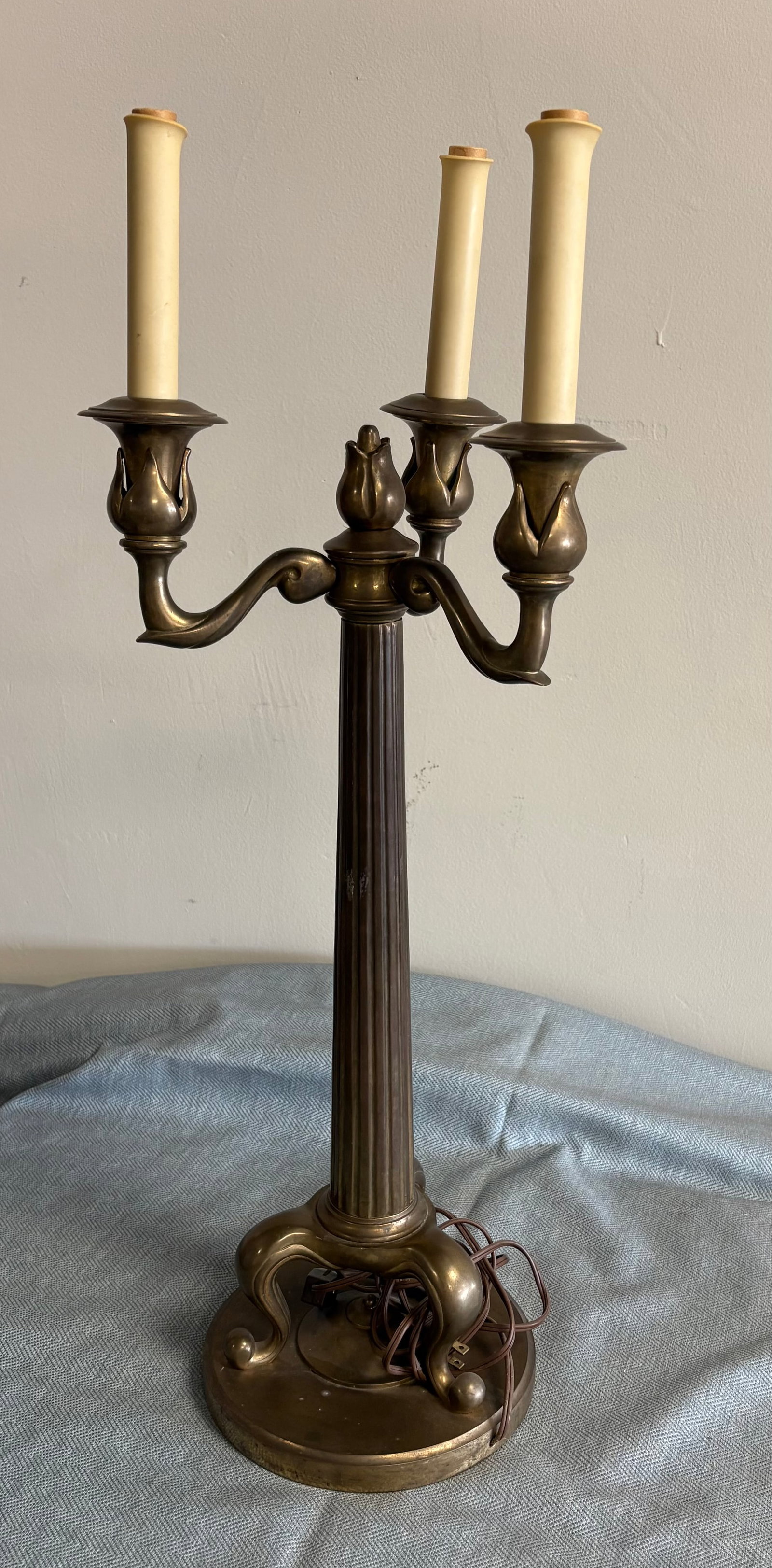 Vintage 1986 Solid Brass, Chapman Heavy Candelabra Fluted Column Table Lamp: This is a 1986 Chapman Heavy Brass Candelabra Fluted Column Table Lamp. These vintage lamps are designed in a Neoclassical style and feature a distinctive fluted column shaft resting on a base with sc