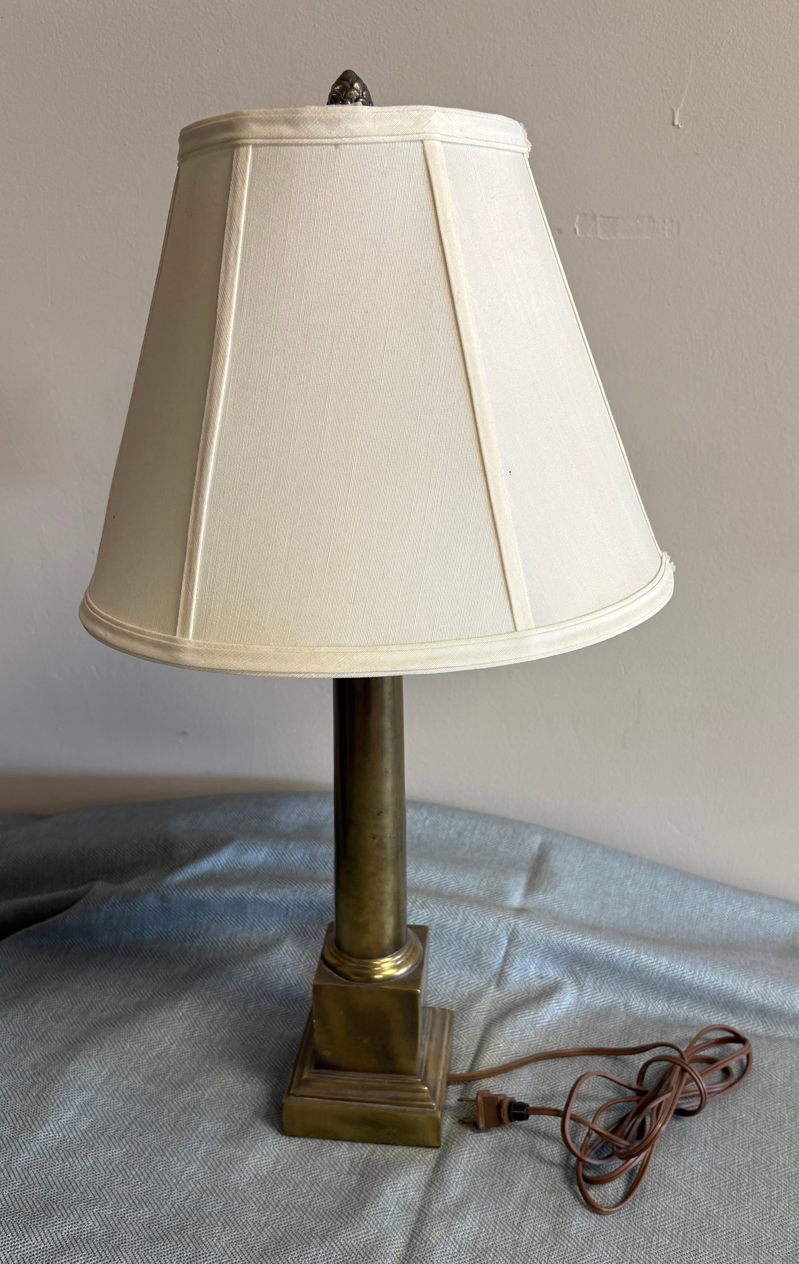 Vintage (1960s/70s) Brass Pillar Table Lamp (1 of 4)