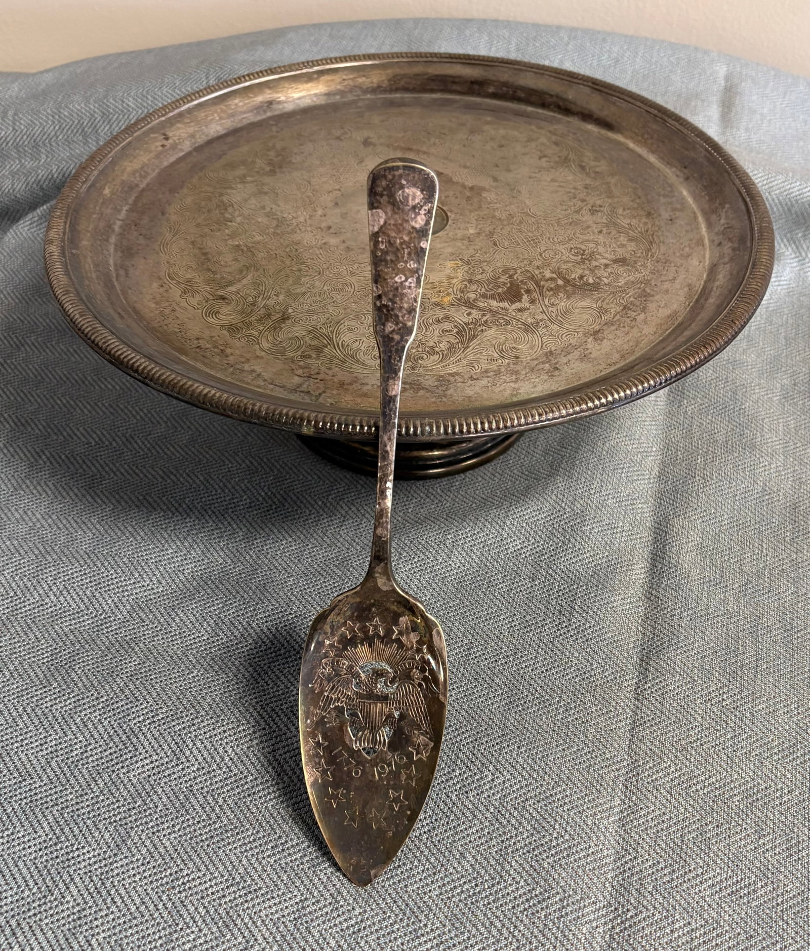Vintage (Bicentennial) Silver-Plated Cake/Pie Server + Cake Stand (1 of 6)