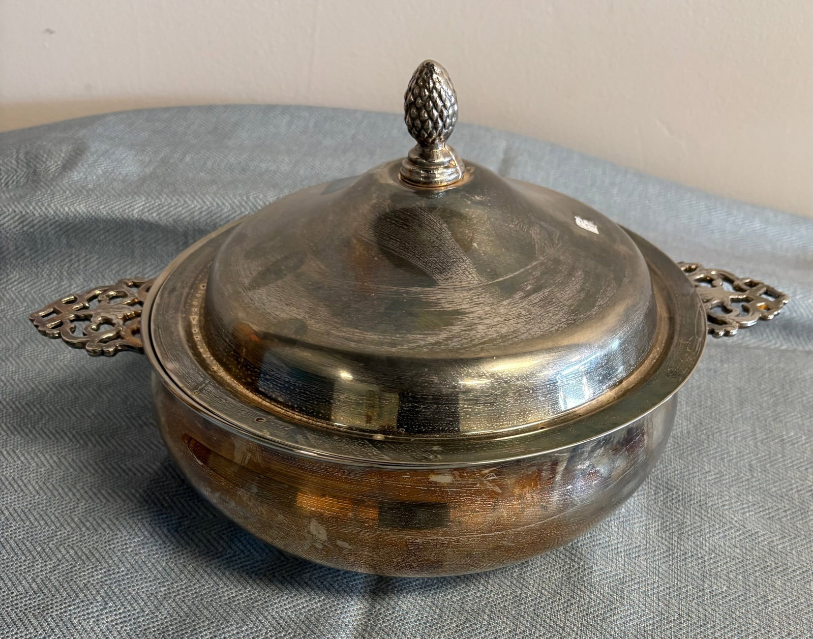 Vintage Silver-Plated Covered Casserole Dish w/Pineapple Finial (1 of 5)