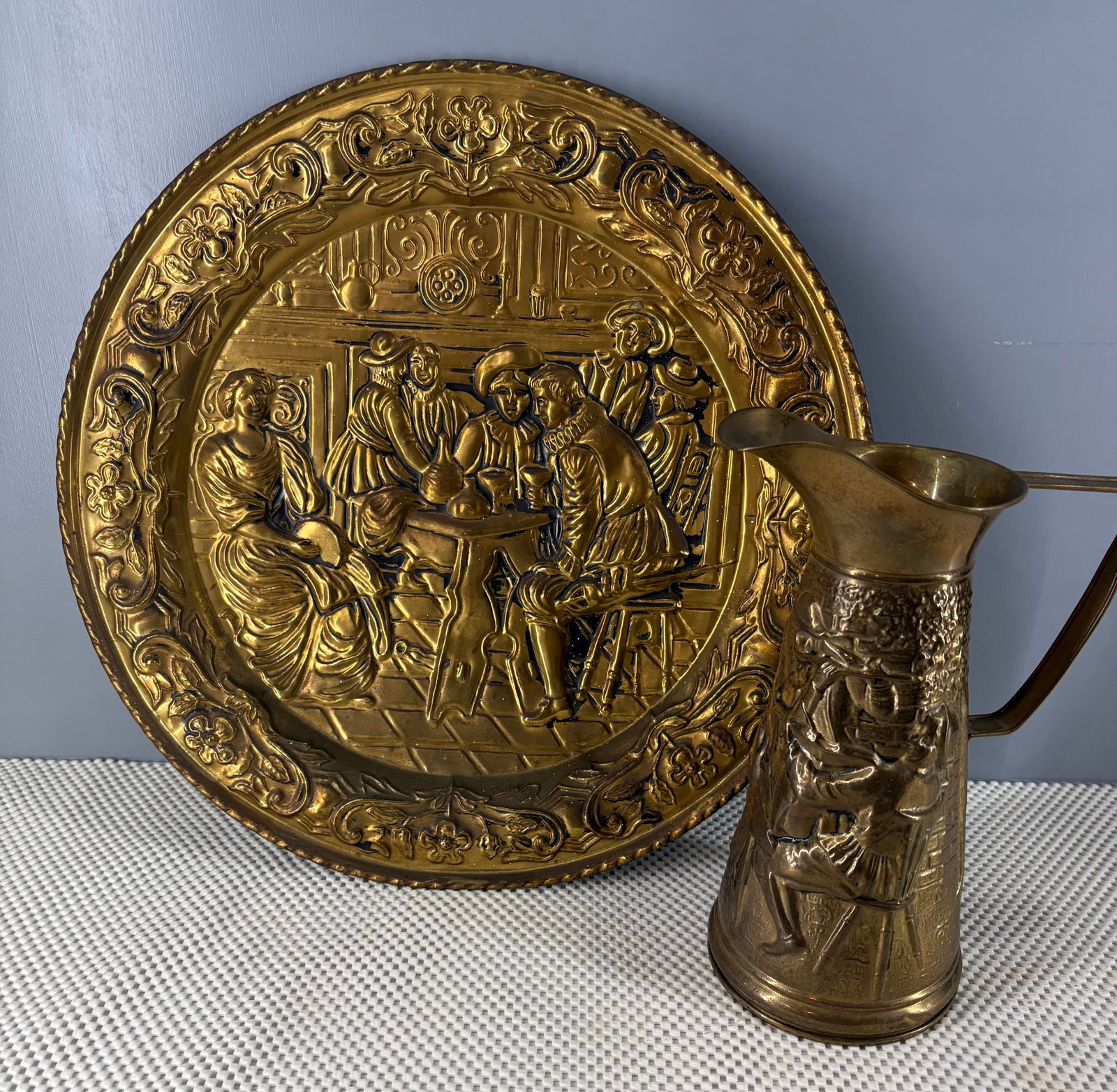 Vintage (1950s/60s) MCM Brass Embossed Large Tavern Plate & Matching Pitcher: Vintage embossed brass wall plaque/"tavern plate" & matching pitcher. They feature hand-hammered/embossed repoussé scenes from the late 19th or early 20th century, typically featuring detailed Englis