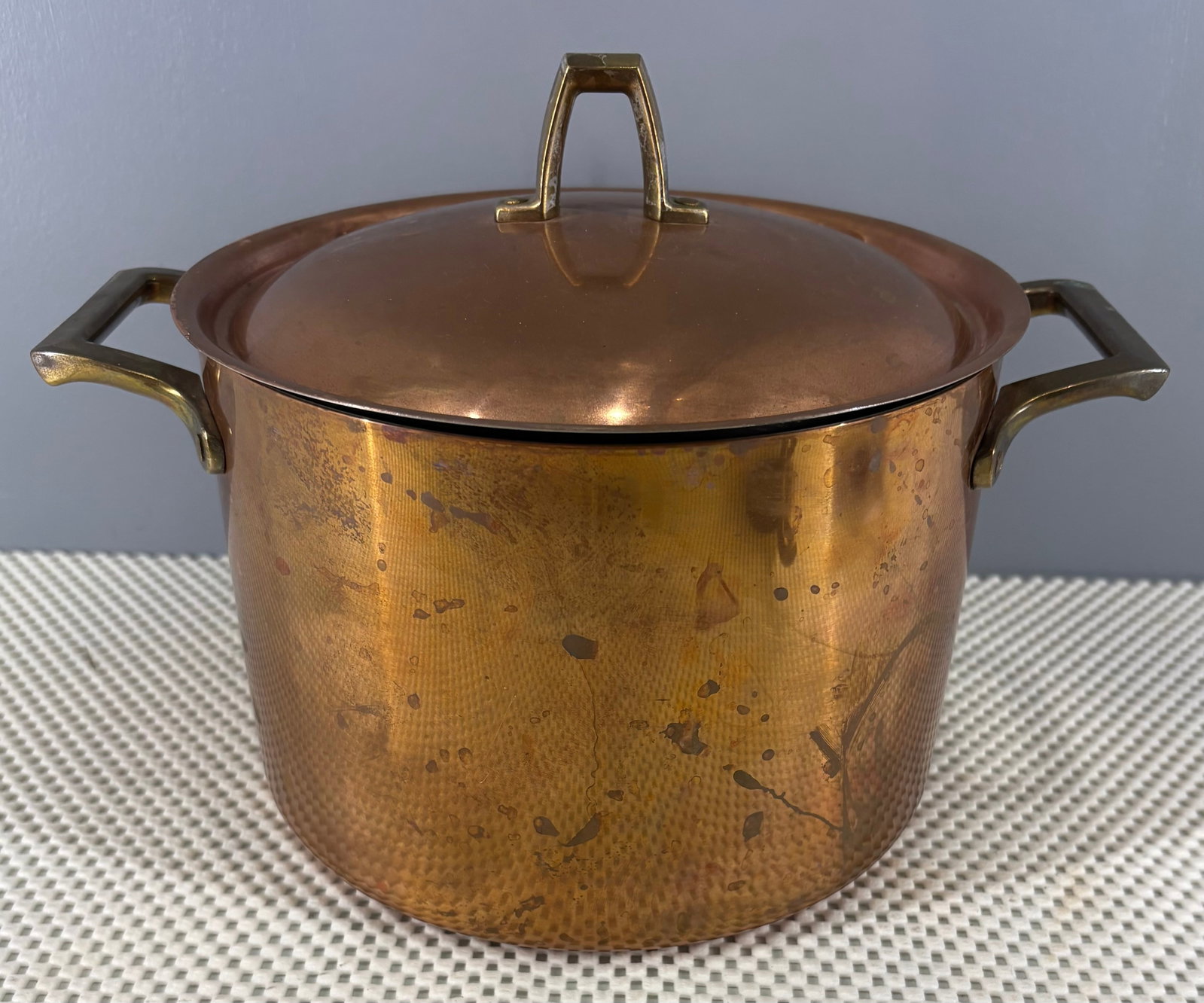 Late 20th Century Paul Revere Copper Stock Pot: This lot features a late 20th century copper stock pot. This MCM Paul Revere solid copper stock pot w/lid and brass handles is part of the "8000 line" produced by Revere Copper & Brass, which used a t