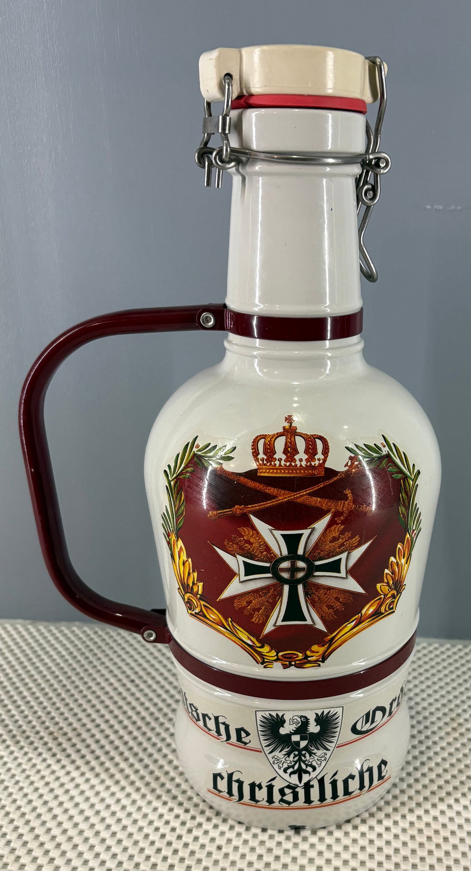 Vintage (1980s) German Ceramic "Deutsche Orden Christliche" Decanter: This is a vintage (1980s-1990s) 2-liter ceramic Altenmünster beer decanter (or growler) featuring a historical decorative theme. It was originally produced for the Altenmünster brand by the Allgäue