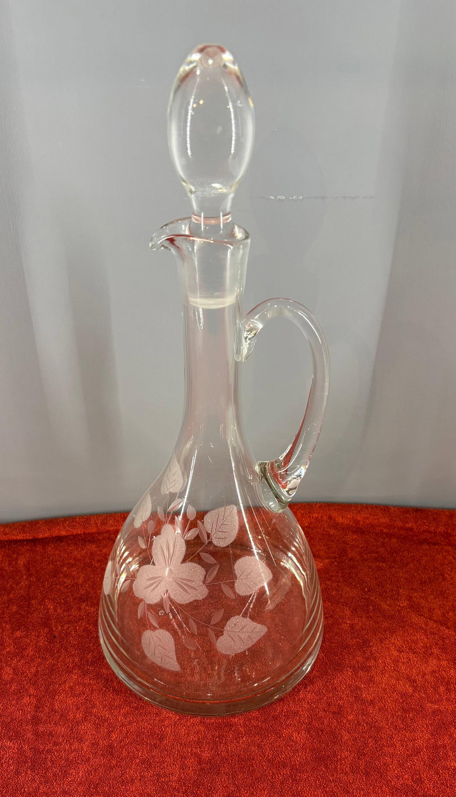 Toscany Etched Floral Wine Decanter w/Stopper: Toscany (TOY26) Etched Floral Wine Decanter w/Stopper. The Toscany Collection Pattern Code, TOY26 is of a hand-blown crystal / glass. Original made in Romania & features a frosted, hand-etched floral 