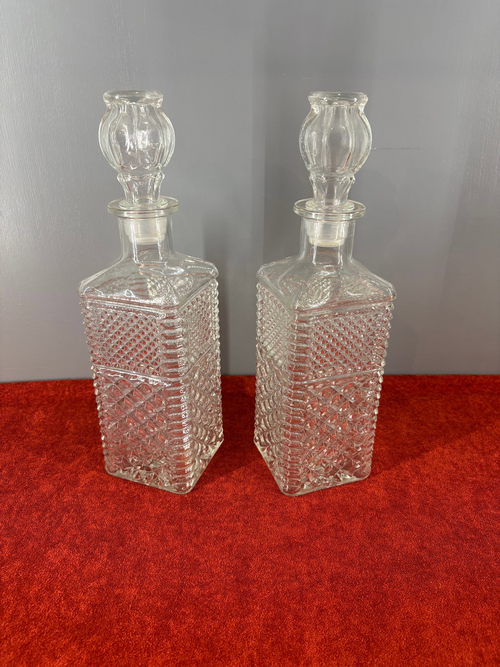Vtg (1960s/70s) Pair of Wexford Glass Decanters w/Matching Stoppers - Anchor Hocking (1 of 2)