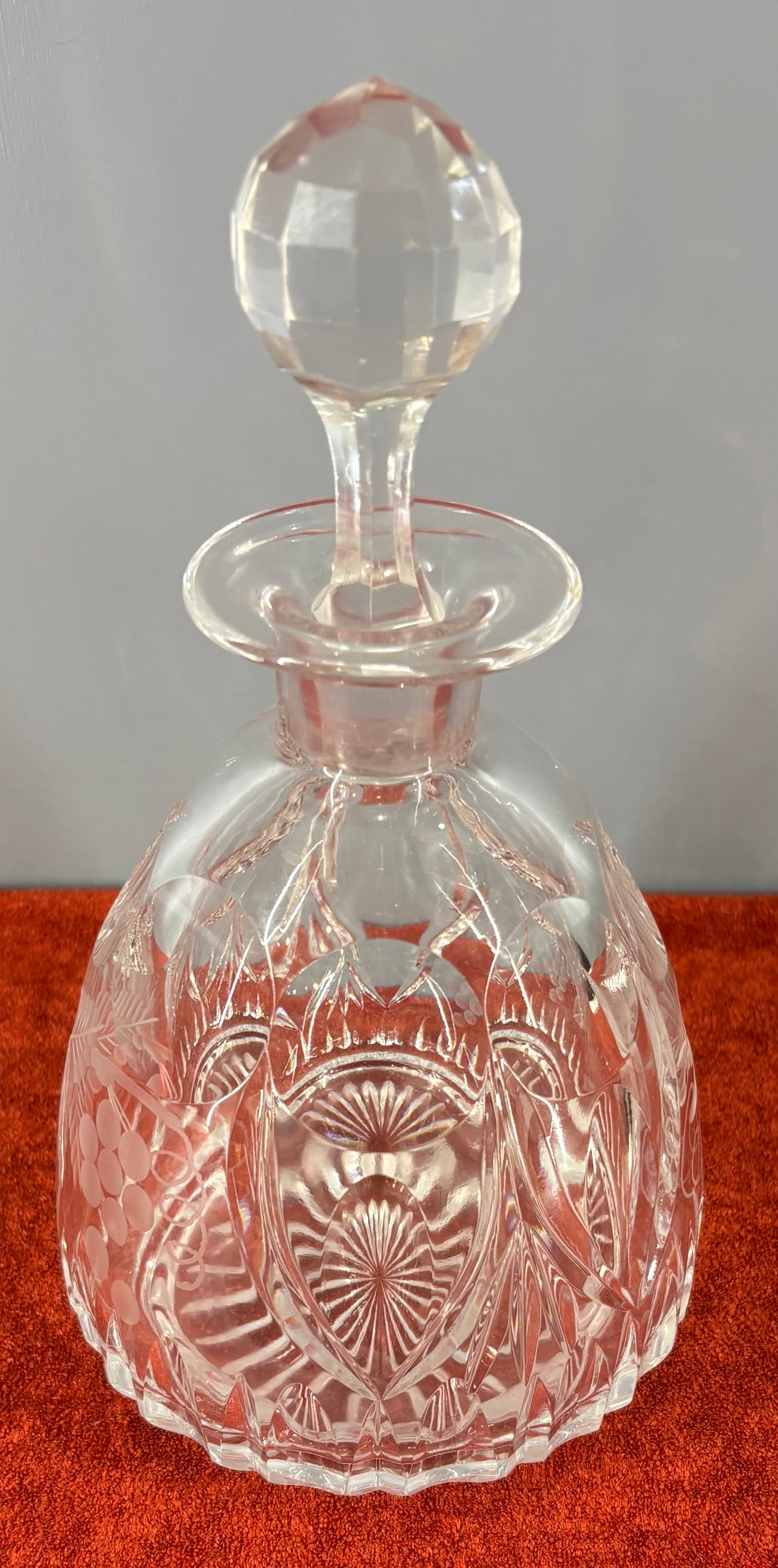 Vintage Cut Crystal Liquor Decanter w/Faceted Geometric Stopper: Vintage cut crystal liquor decanter with a faceted geometric stopper. The body shape is a classic bell or teardrop form tapering smoothly to a flanged neck. It features intricate deep vertical cuts al