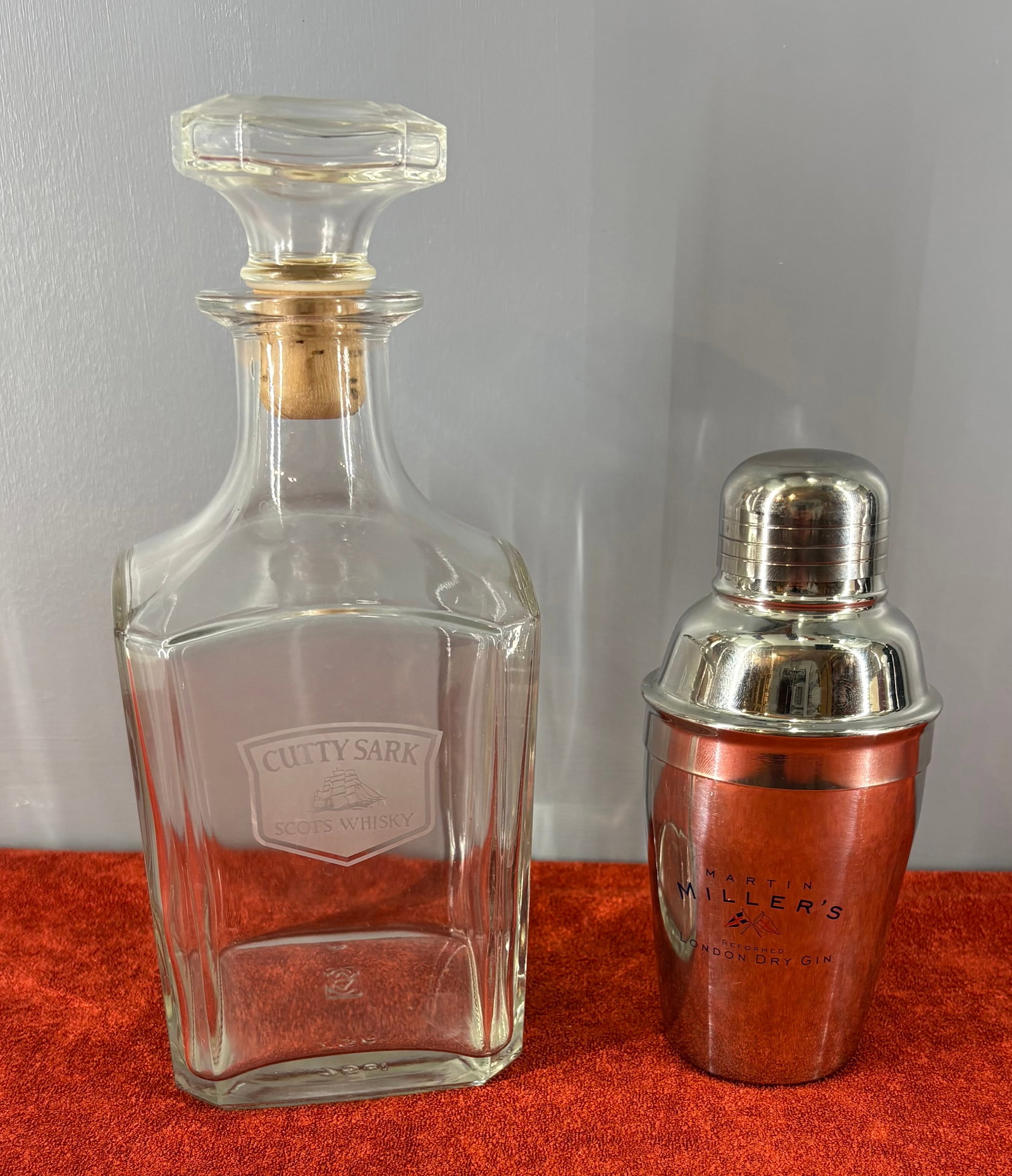 Vtg (1980s) London Cutty Sark Decanter & Dry Gin Cocktail Shaker: Vintage London, England 2-piece promotional barware including....1). Cutty Sark Scots Whisky Decanter - Etched clear glass barware decanter featuring a classic square silhouette, a raised glass collar