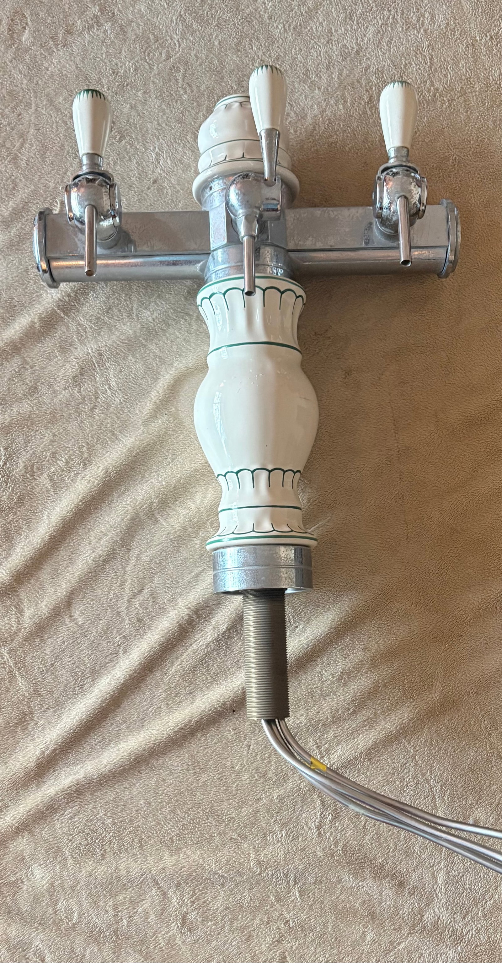Vtg (1990s) Porcelain (Belgian) 3-Faucet Draft Beer Tower: A 3-faucet ceramic (Belgium) draft beer tower, commonly used in commercial bars, pubs, or high-end home kegerator setups to dispense draft beverages. Crafted from traditional glazed ceramic (porcelain
