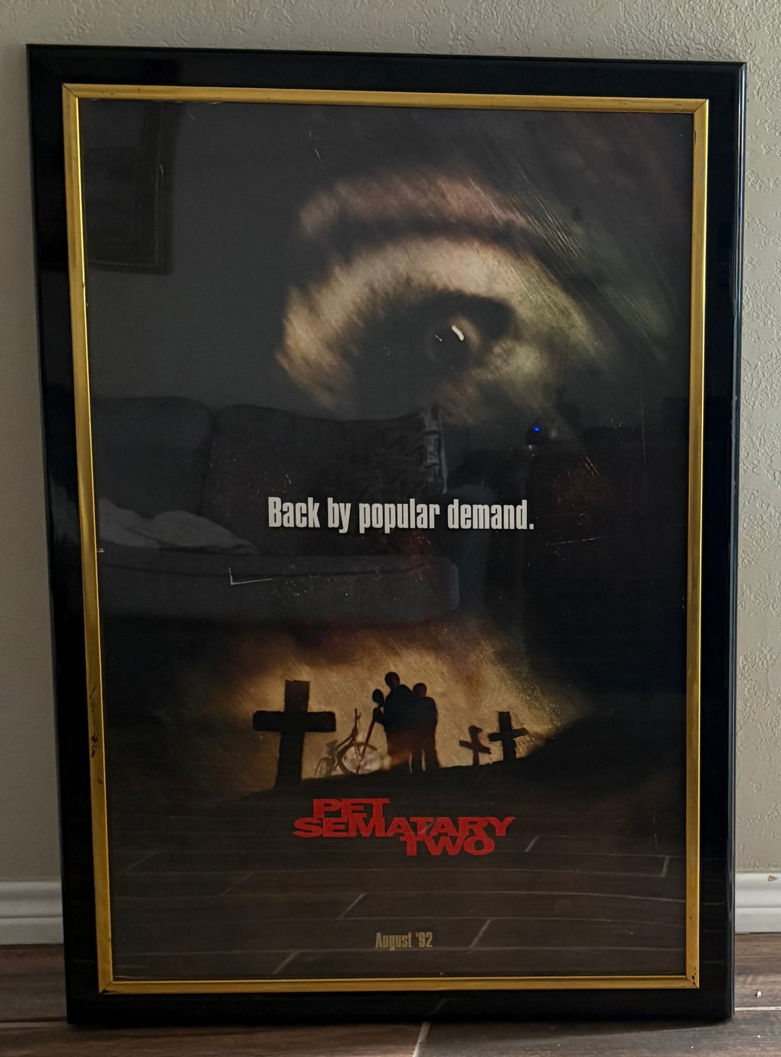 Vtg (1992) Pet Sematary Two Advance Theatrical Release Framed Movie Poster: An official vintage advance theatrical release framed movie poster for the 1992 supernatural horror film "Pet Sematary Two", directed by Mary Lambert. The top section displays the tagline "Back by pop
