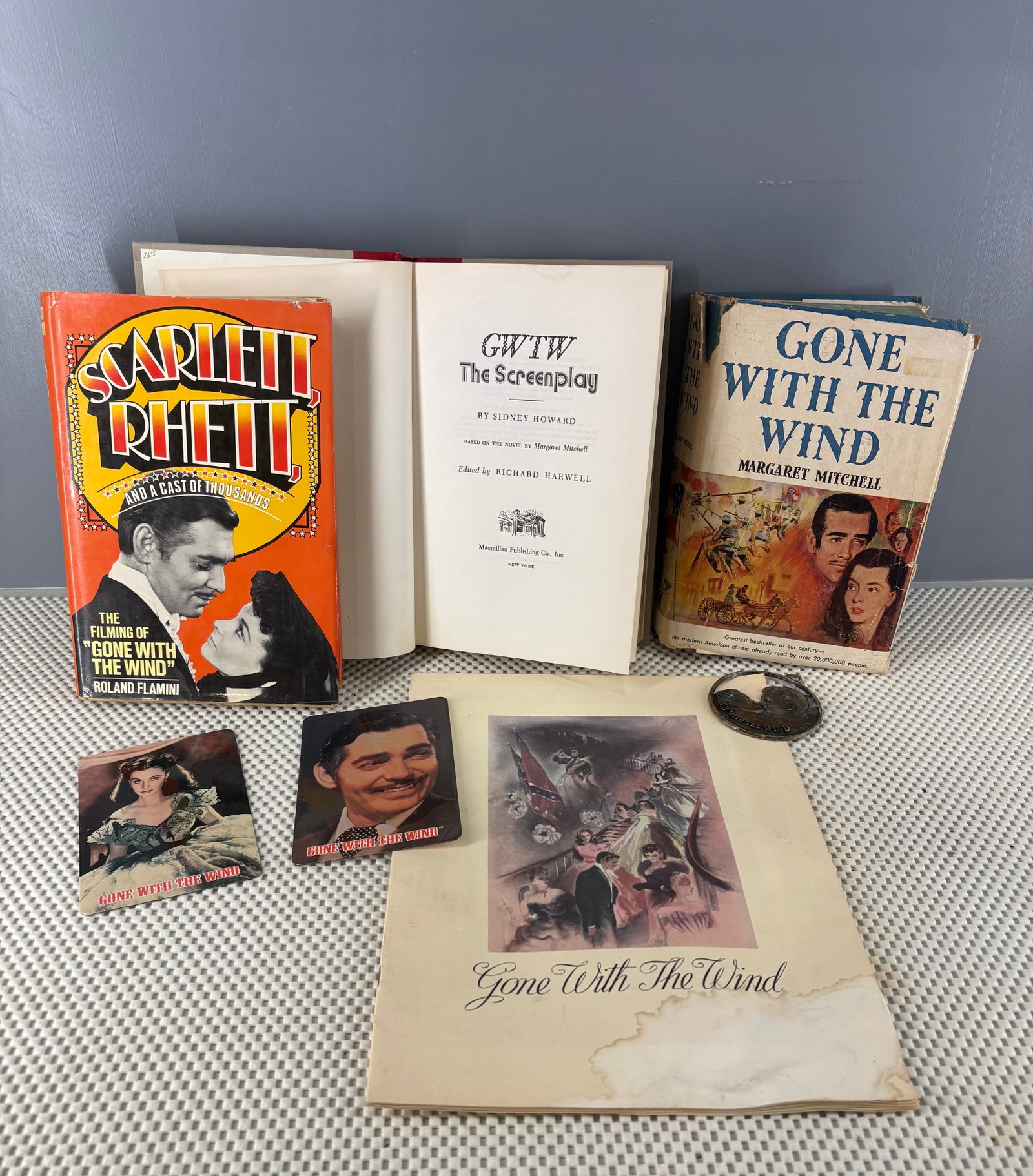 Vtg Grouping of "Gone with the Wind" Literary & Cinematic Ephemera & Collectibles (1 of 6)
