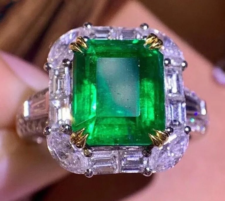 3.8ct Natural Emerald 18K Gold Ring (1 of 1)