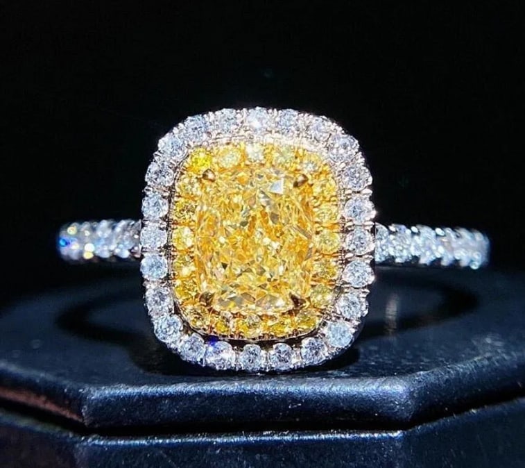 Natural Yellow Diamond 18Kt Gold Ring (1 of 1)