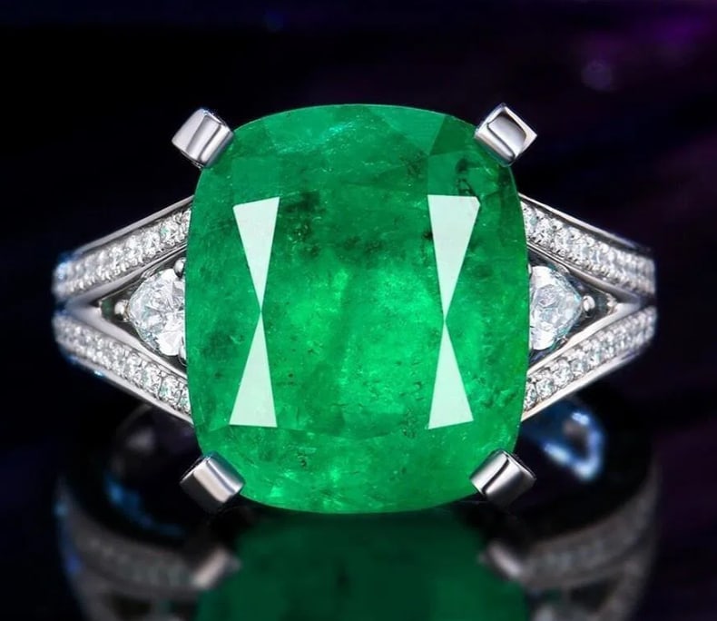 9.5ct Natural Emerald 18K Gold Ring (1 of 1)