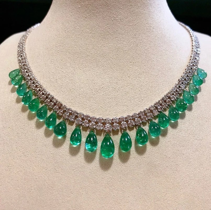 14k Gold 43.90 Ctw Natural Emerald & Diamond Necklace: Estimate$40,000-$59,000Ref:231052010 // gold content:14k gold // main gemstone:emerald // shape:pear // carat weight:38. 90ct // color:green // treatment:natural // // adjacent gemstone 2 : diamond //