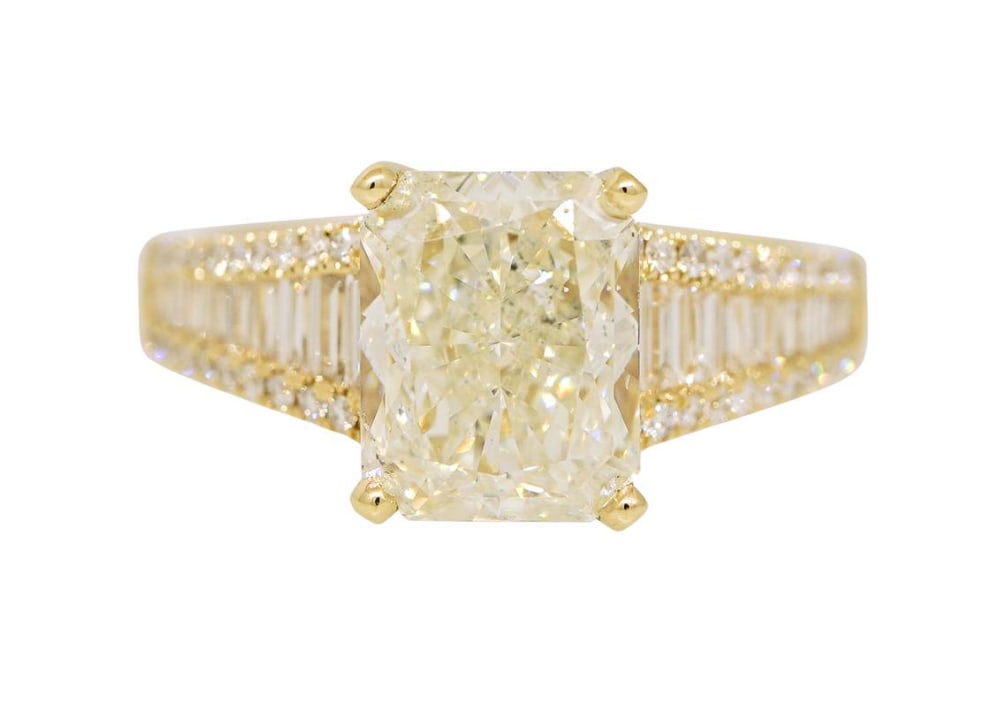 GIA Natural 3.01 Carat Radiant Cut Diamond 18-Karat Engagement Ring In Stock GIA Certified (1 of 1)