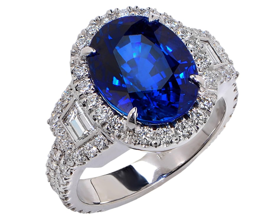 Vivid Diamonds Stunning 6.22 Carat Sapphire Diamond Gold Ring (1 of 1)