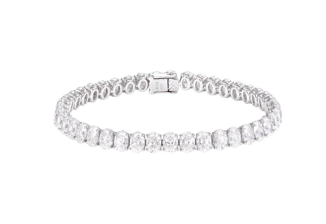 19 Carat GIA Certified Oval Diamond Tennis Bracelet: 19 Carat GIA Certified Oval Diamond Tennis BraceletPlatinum Tennis Bracelet with GIA Certified DiamondsIndulge in the epitome of luxury with our breathtaking platinum tennis bracelet adorned with 38 G