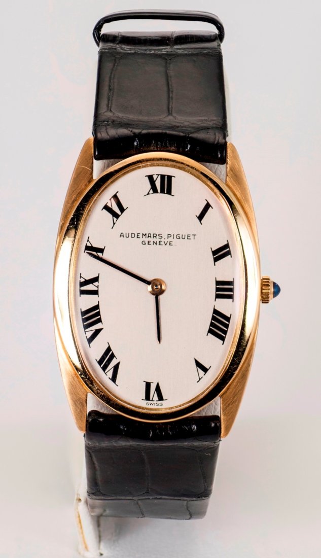 18K Audemar Piguet Gold Watch: 18K gold watch. Total watch weight is 0.80 ozt. The watch is automatic and it is in near-mint condition. Case weight is 0.40 to 0.45 ozt. The length is 9 inches and it comes with the original aligator