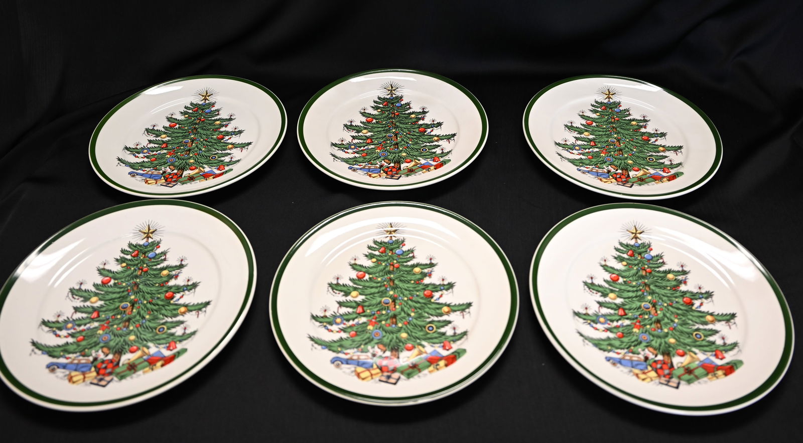 Set of 6 Cuthbertson Christmas Tree Dinner Plates, Made in England: Set of six (6) vintage dinner plates in the beloved "Original Christmas Tree" pattern by Cuthbertson. As the cornerstone of any holiday table setting, this lot is a prime acquisition for both new and