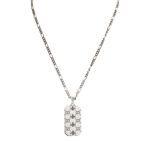 Gucci - GG and bee engraved pendant necklace