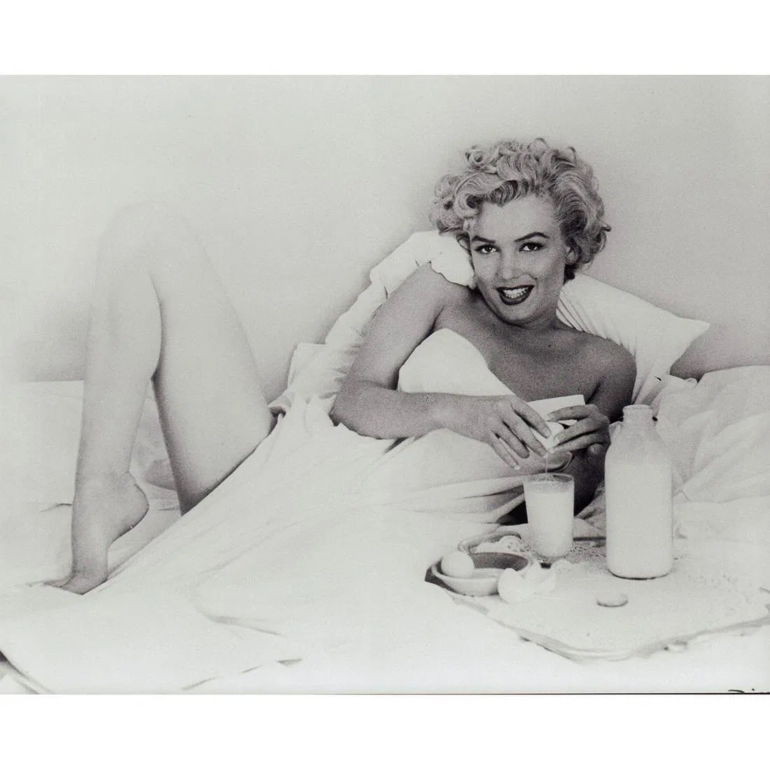 Marilyn Monroe Hotel Bel Air photo print : Measures 10 x 8 inches, photo print on glossy paper, mounted to foam board