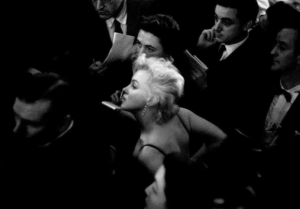 Eve Arnold, Marilyn Monroe, Waldorf Astoria NYC : Measures 9 x 7 inches, photo print on glossy paper, mounted to foam board