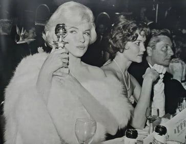 Marilyn Monroe gets Golden Globe for, 'Some Like It Hot