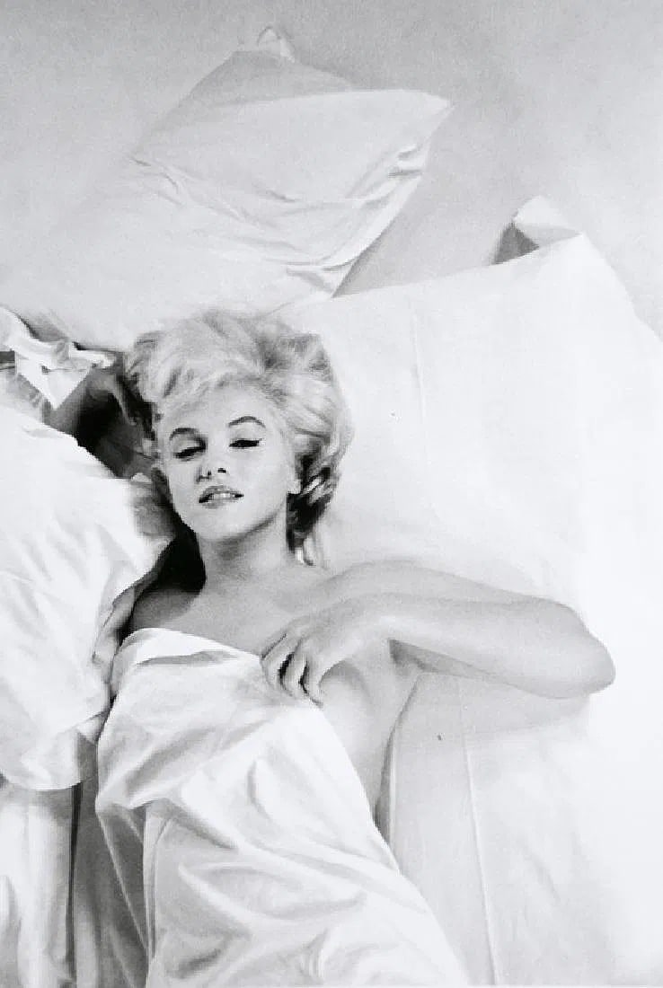 EVE ARNOLD - Marilyn Monroe. Hollywood: Measures 8.5 x 6 inches, photo print on glossy paper, mounted to foam board
