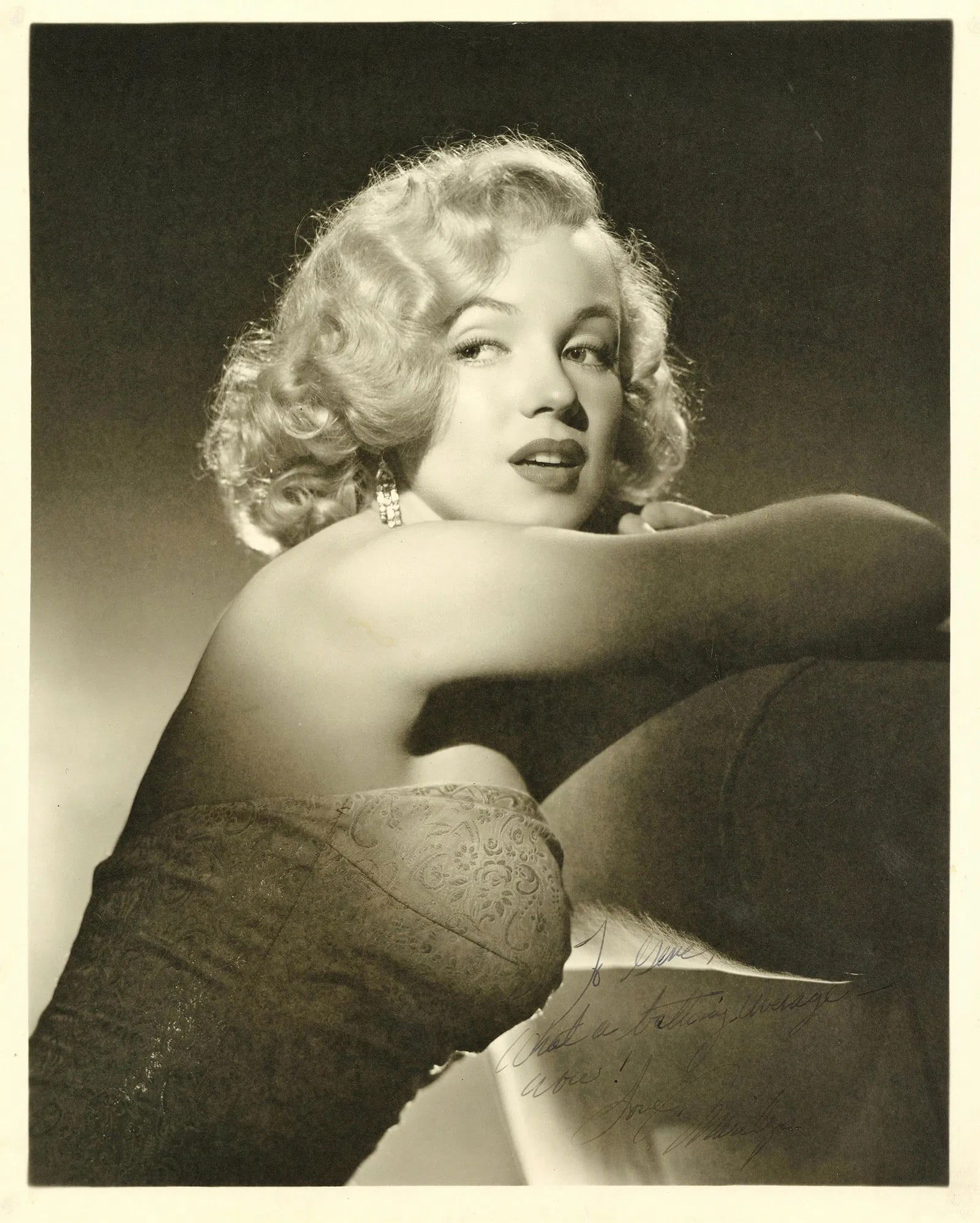 Marilyn Monroe Photo: Measures 10 x 8 inches, photo print on glossy paper, mounted to foam board, printed signature