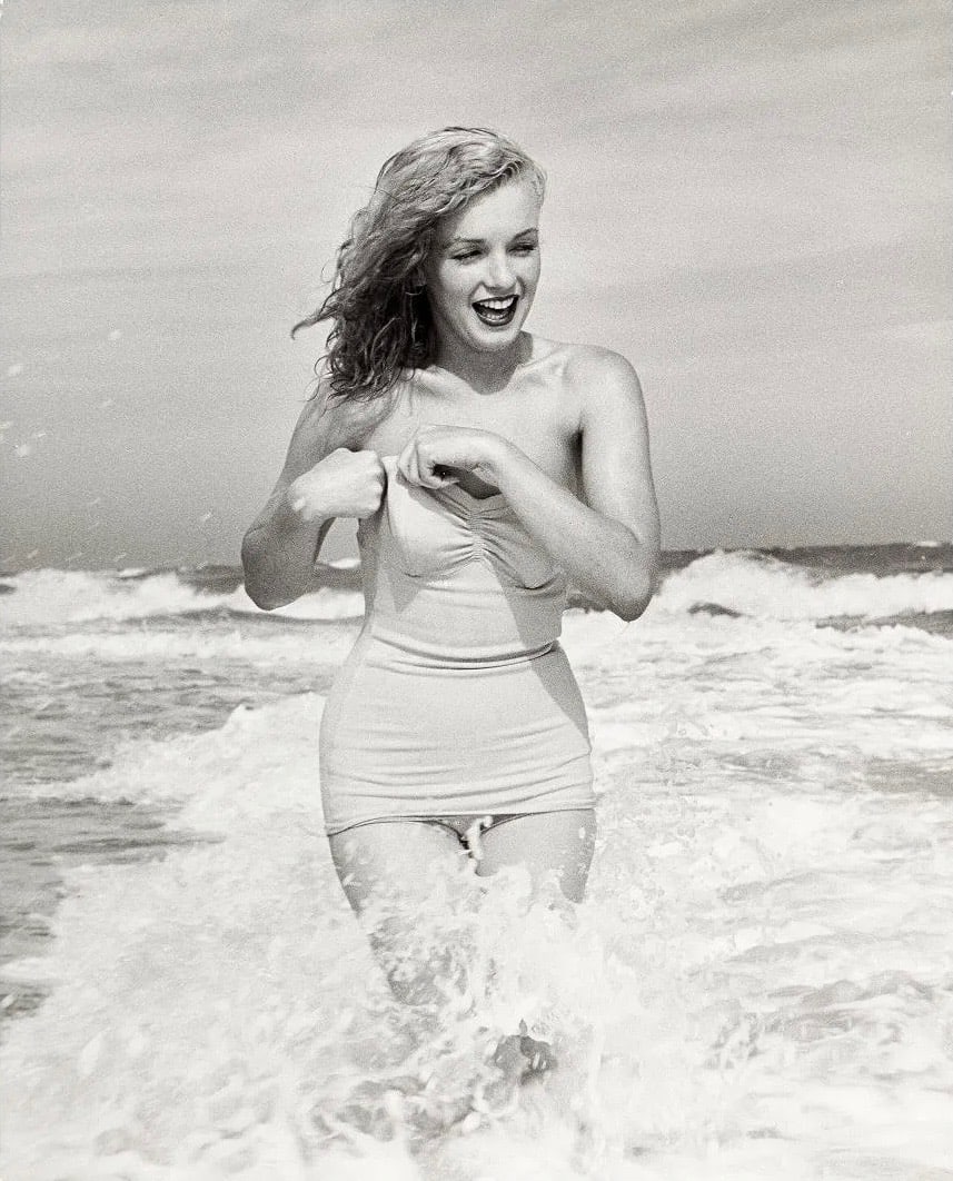 Marilyn Monroe at Tobey Beach, 1949: Marilyn Monroe at Tobey Beach, 1949, André de Dienes. Vintage original gelatin silver , measure 13-½" x 10-¾" inches