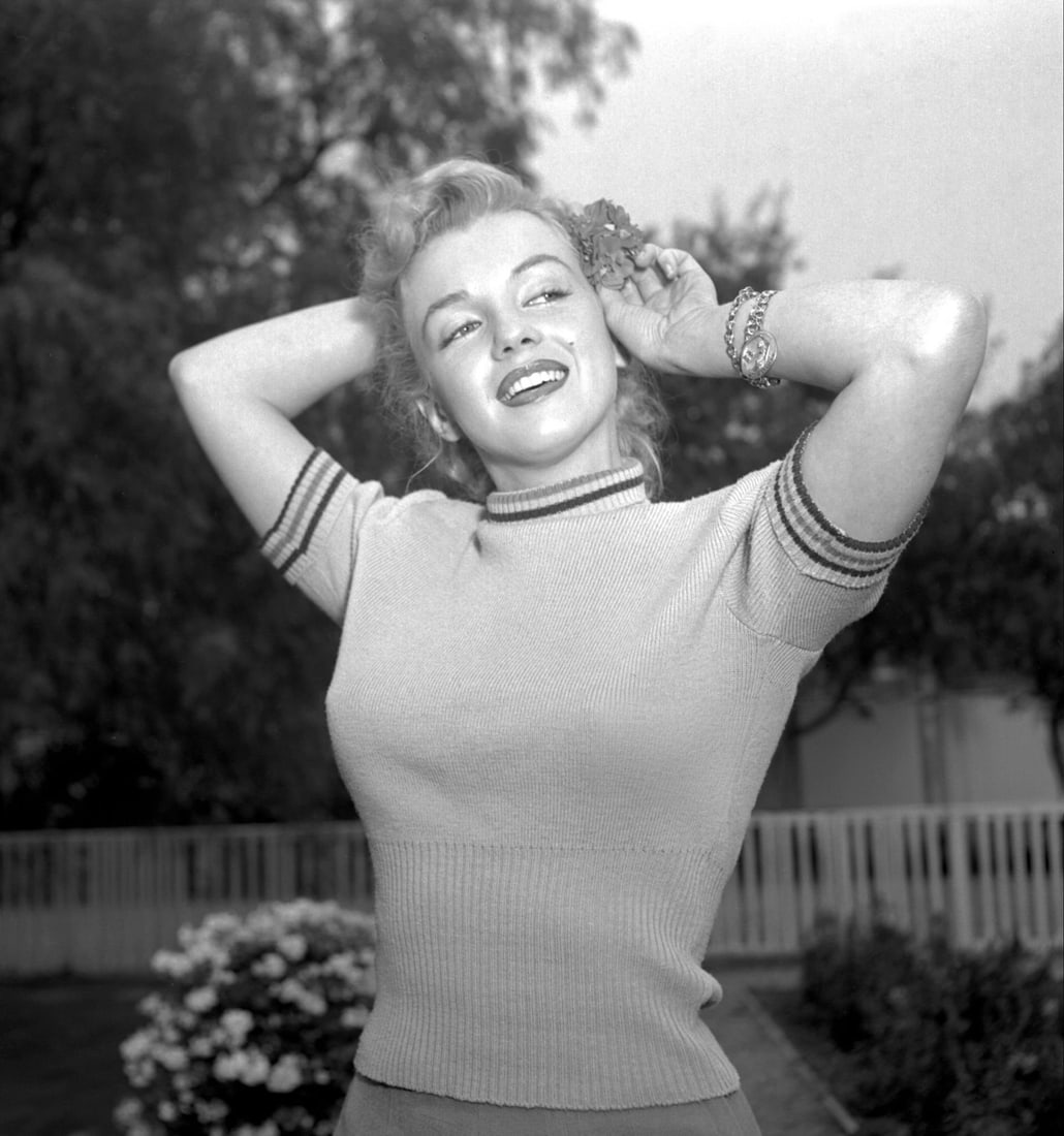 Sam Shaw Marilyn Monroe Photo: Measures 24 x 18 inches, Photo print
