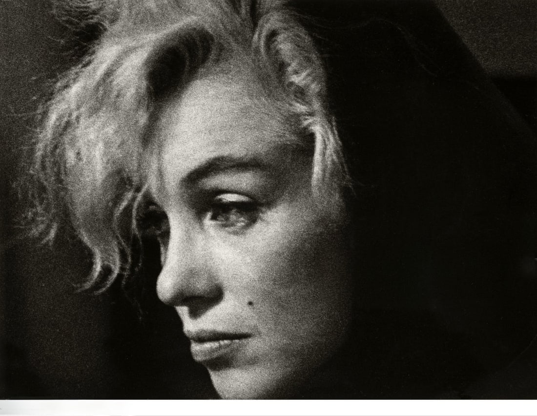Marilyn Monroe Photo: Measures approximately 24 x 20 inches, Photo print