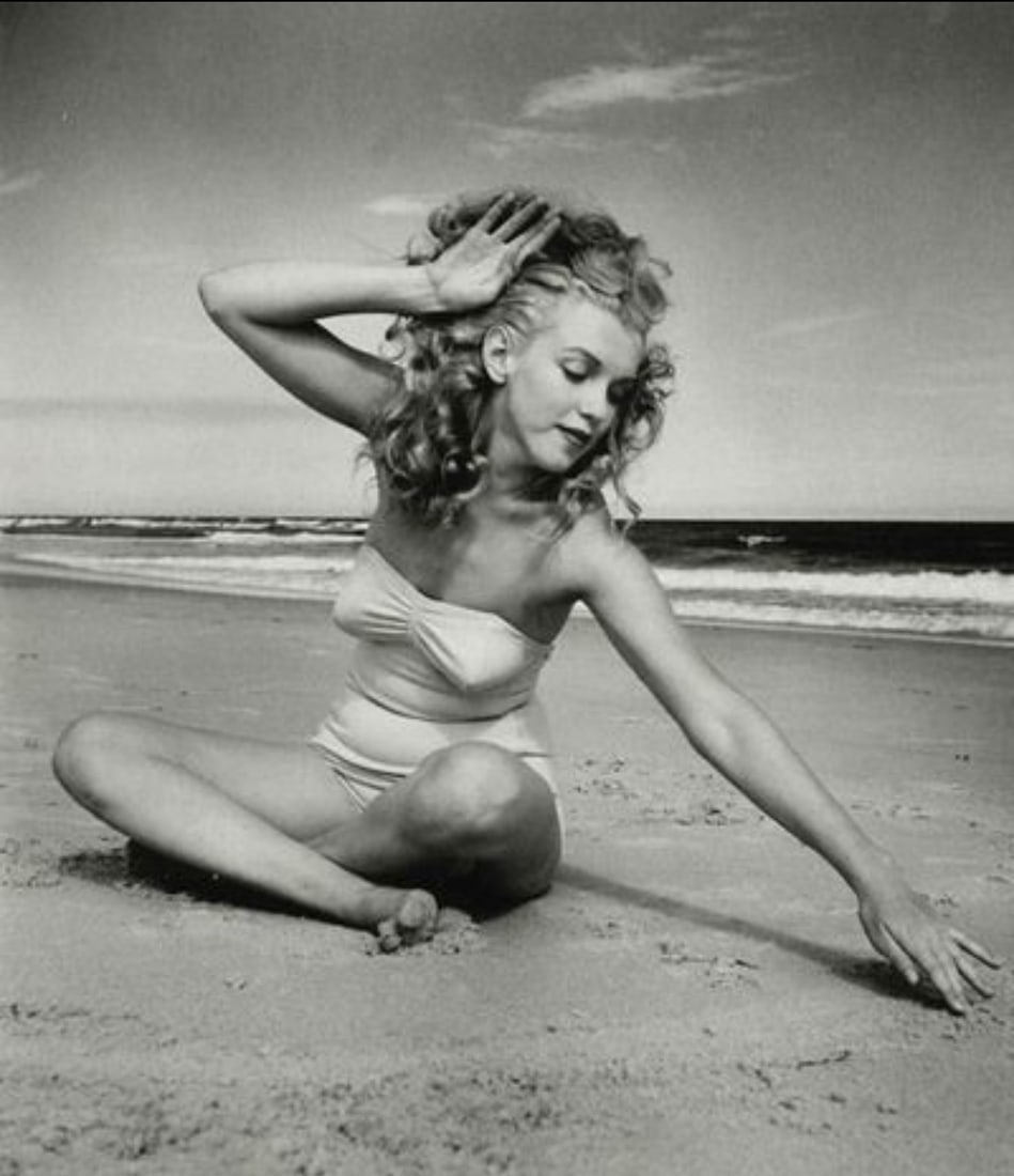 Marilyn Monroe Photo: Measures 8x10 inches, Photo print