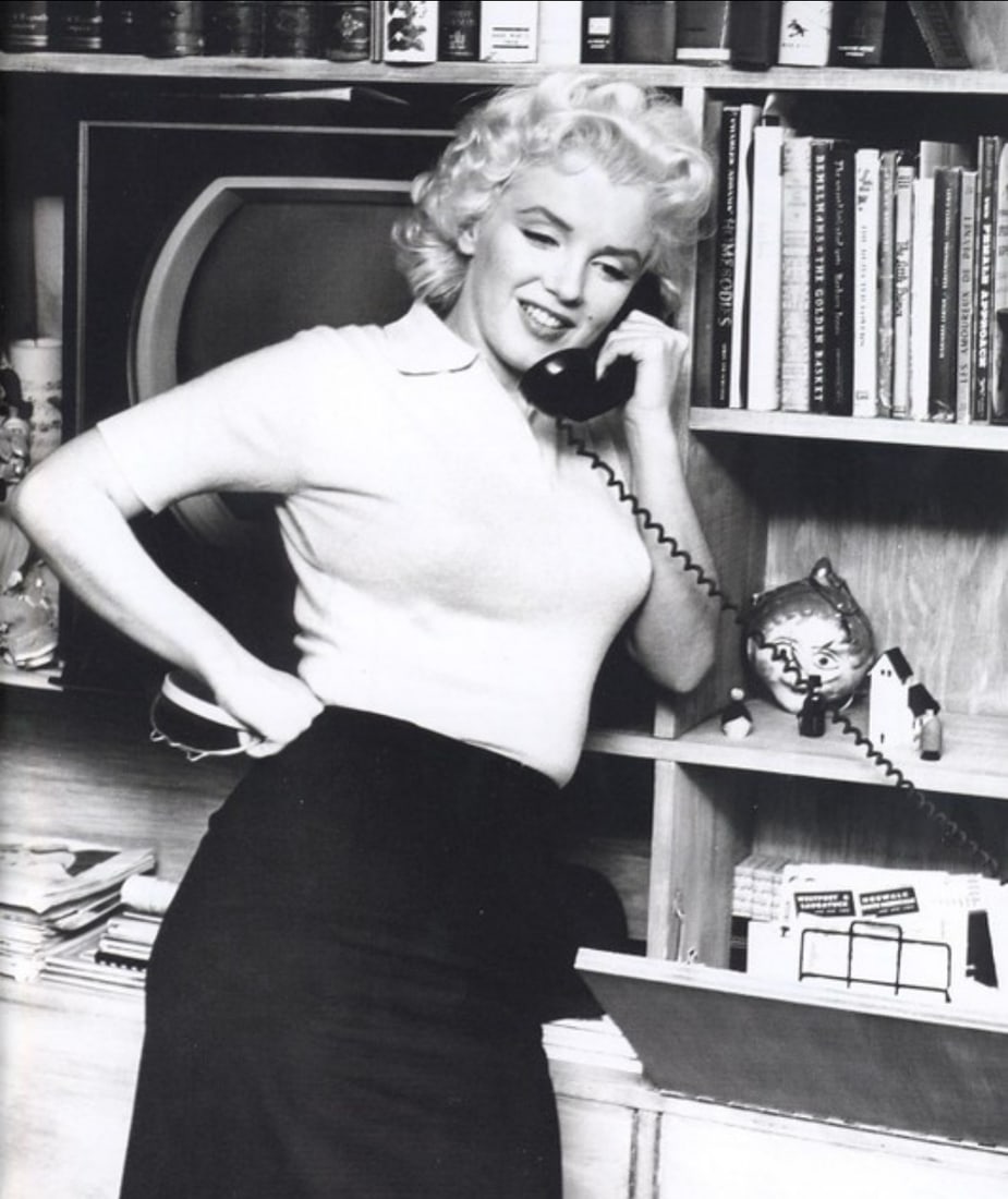 Sam Shaw Marilyn Monroe Photo: Measures 8x10 inches, Photo print