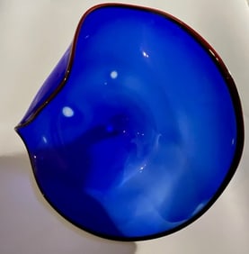 Dale Chihuly style seaform signed