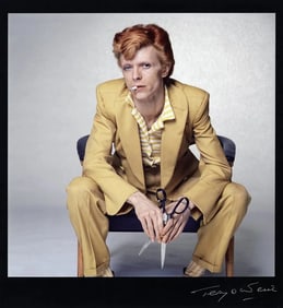 Terry O'Neill David Bowie in Yellow Suit