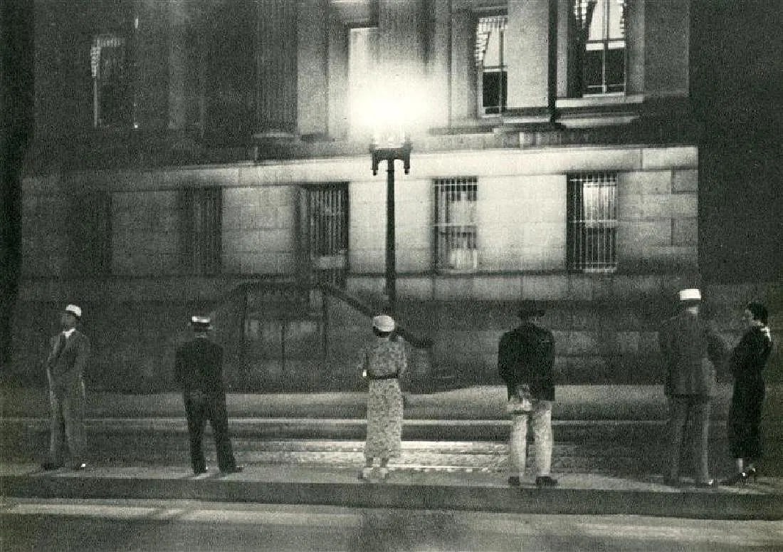 Disraeli, Robert - Waiting For A Street Car (1 of 1)