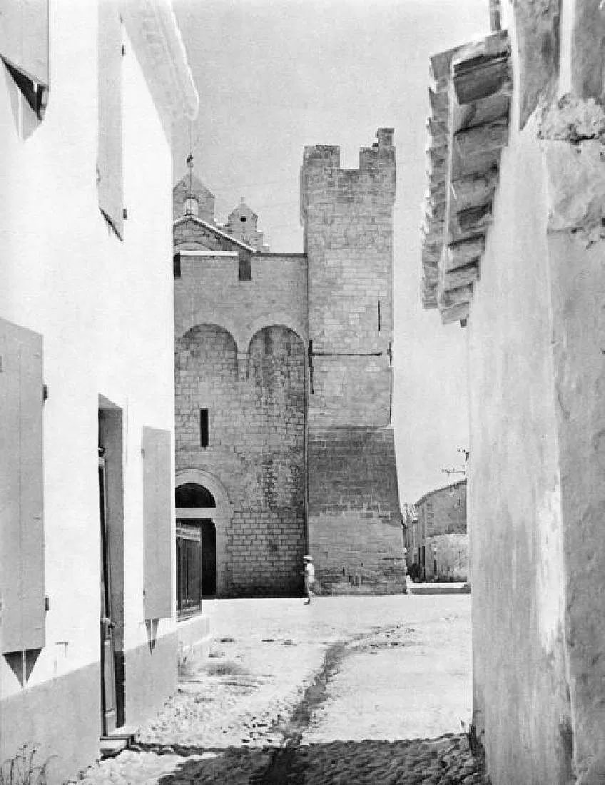 Georges De Mire - Les Saintes-Maries-De-La-Mer: Vintage Sheet-fed Gravure. Atmospheric coastal study of the French South. Image size: approx. 8.5" x 11"., Mounted to archival board